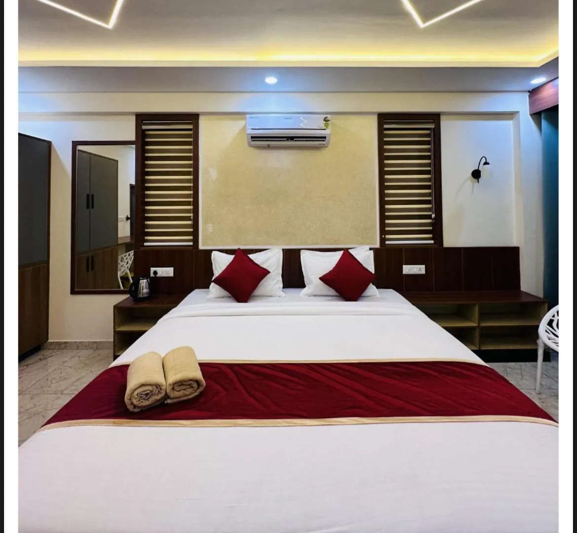 **  Sara Archid Hotel Kommeri India
