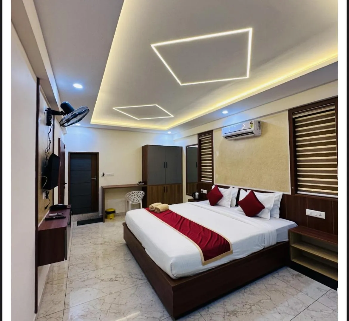 Sara Archid Hotel Kommeri