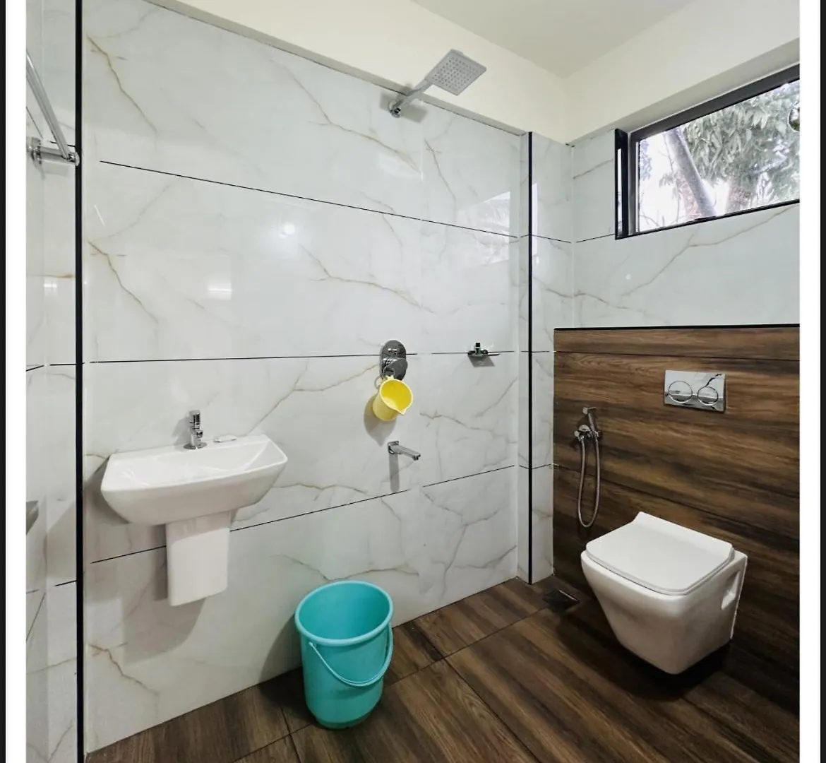 Sara Archid Hotel Kommeri