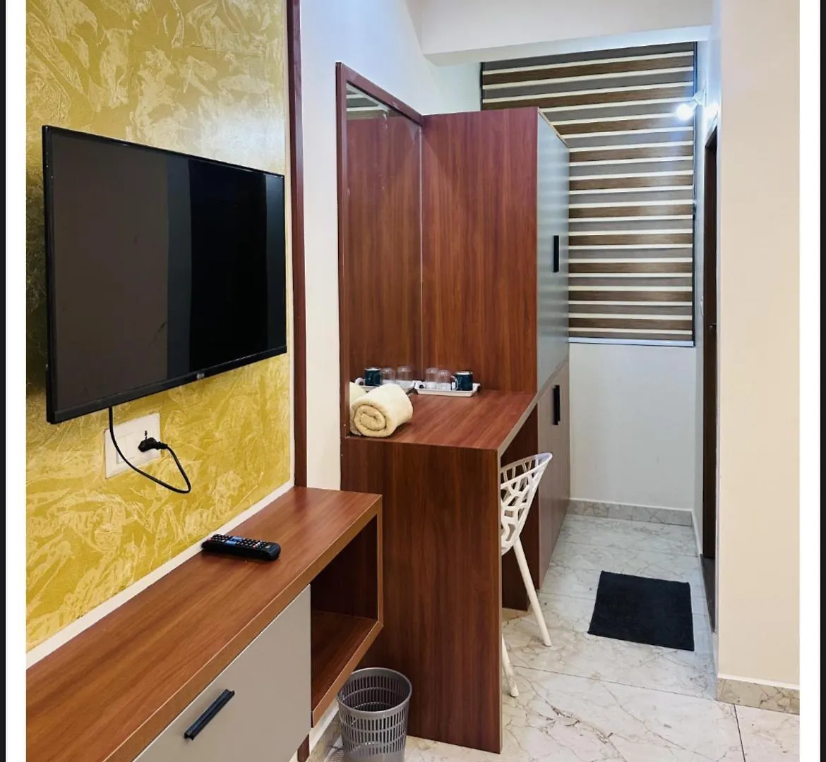 Sara Archid Hotel Kommeri