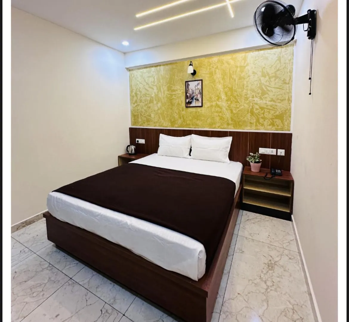 Sara Archid Hotel Kommeri