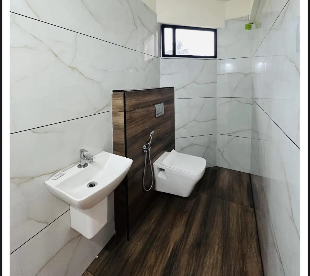 **  Sara Archid Hotel Kommeri India